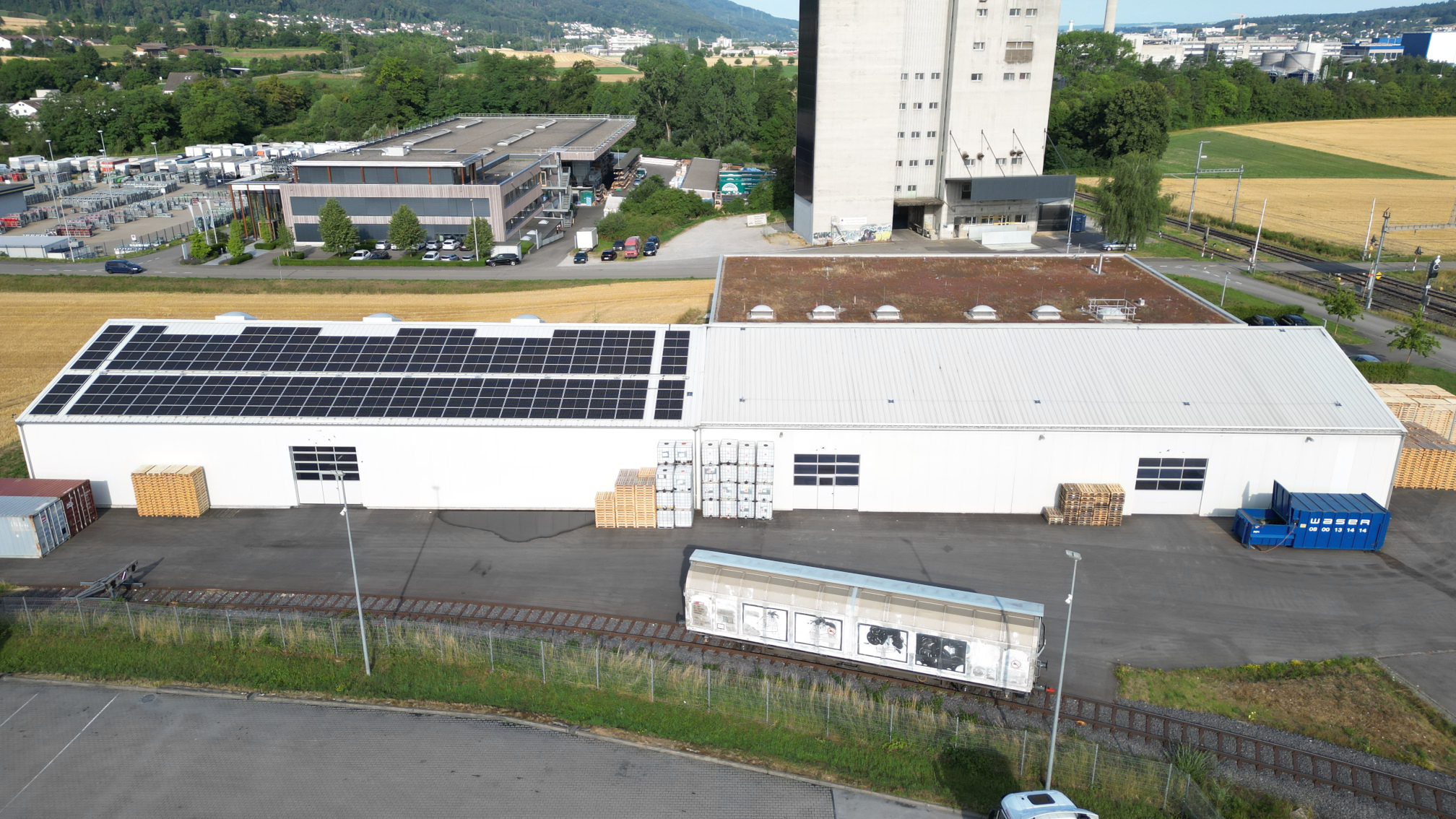 Headerbild mit Lagerhalle der Densa AG aus Vogelperspektive